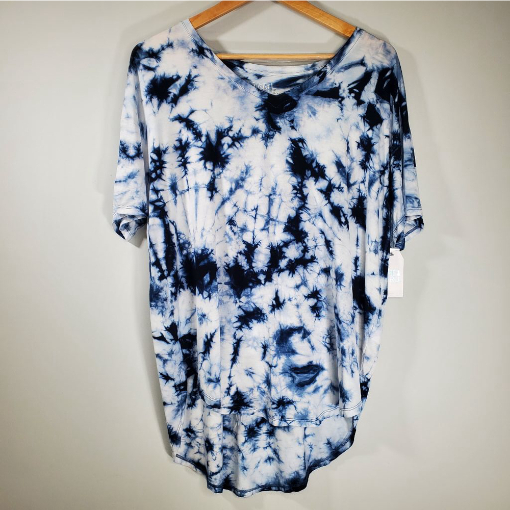 Time and Tru Tie Dye V-Neck Tunic Length T-Shirt Blue White Size Medium - Picture 9 of 9